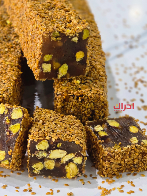 حلقوم بالسمسم والفستق