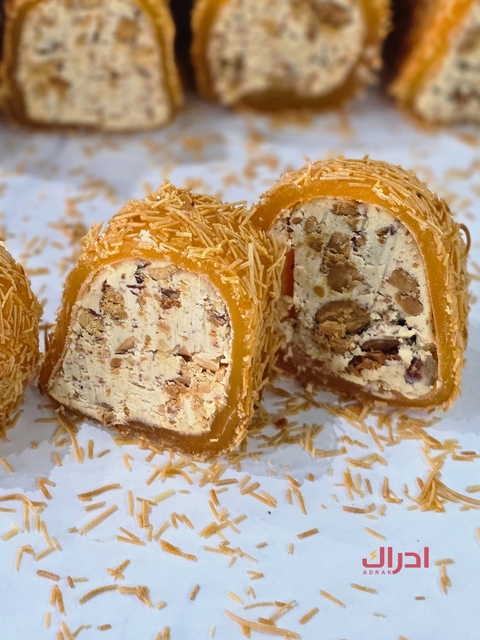 حلقوم بالمانجو والكنافة بحشوة اللوز وكريمة اللوز